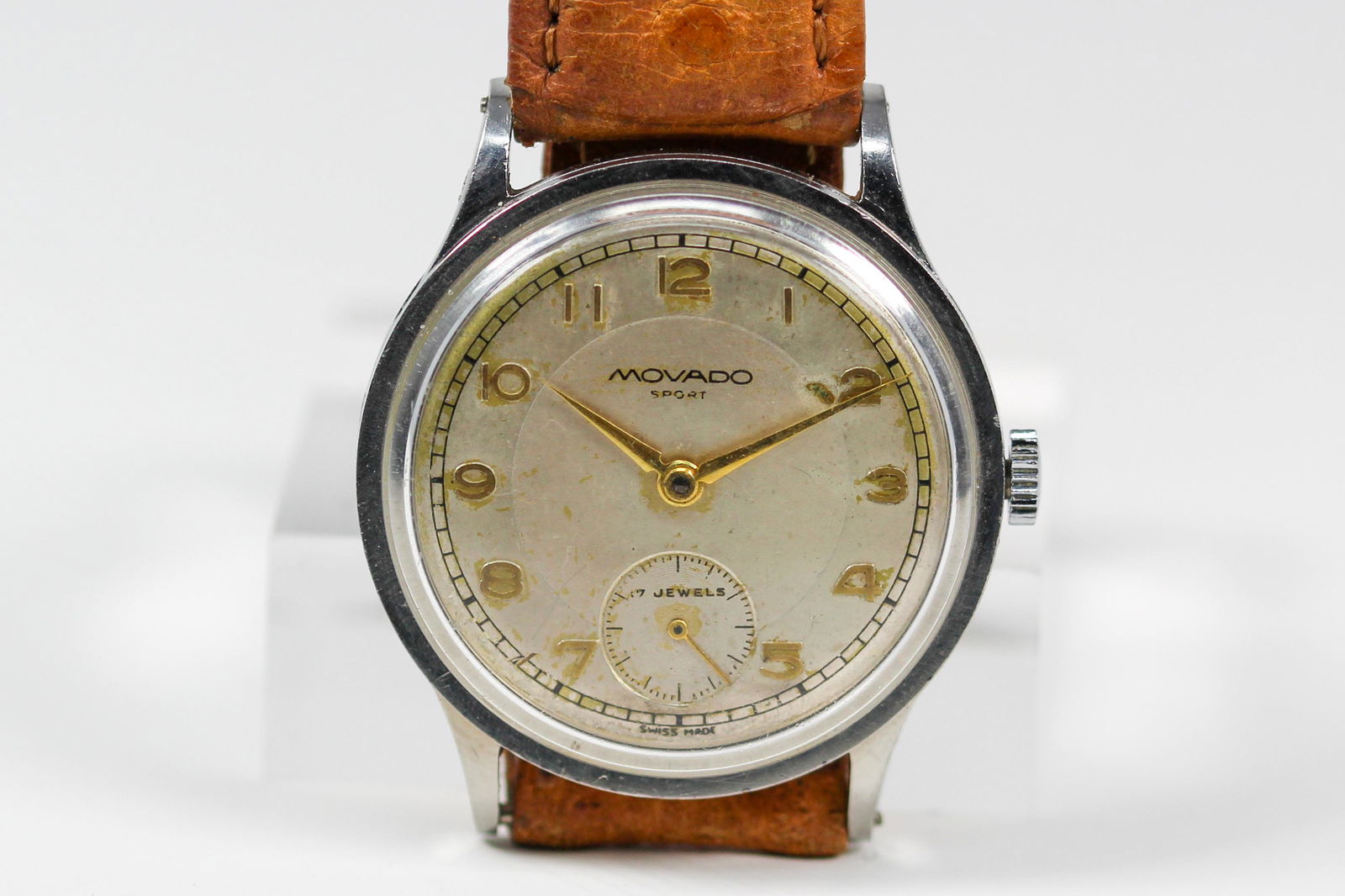 Vintage Movado Sport 17 Jewels Wristwatch: Stainless Steel Vintage Movado Sport 17 Jewels Wristwatch. 33mm diameter. Running at time of cataloging.