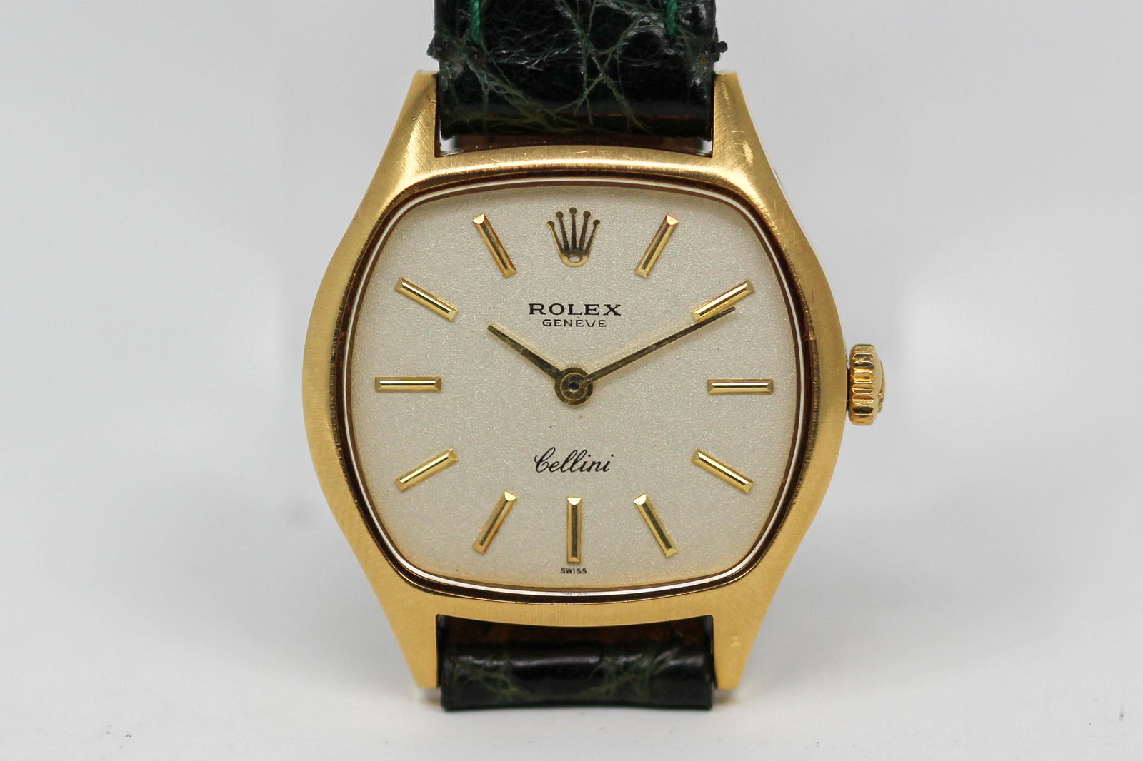 Vintage Ladies Rolex Geneve Cellini Wrstwatch in 18k Yellow Gold (1 of 4)