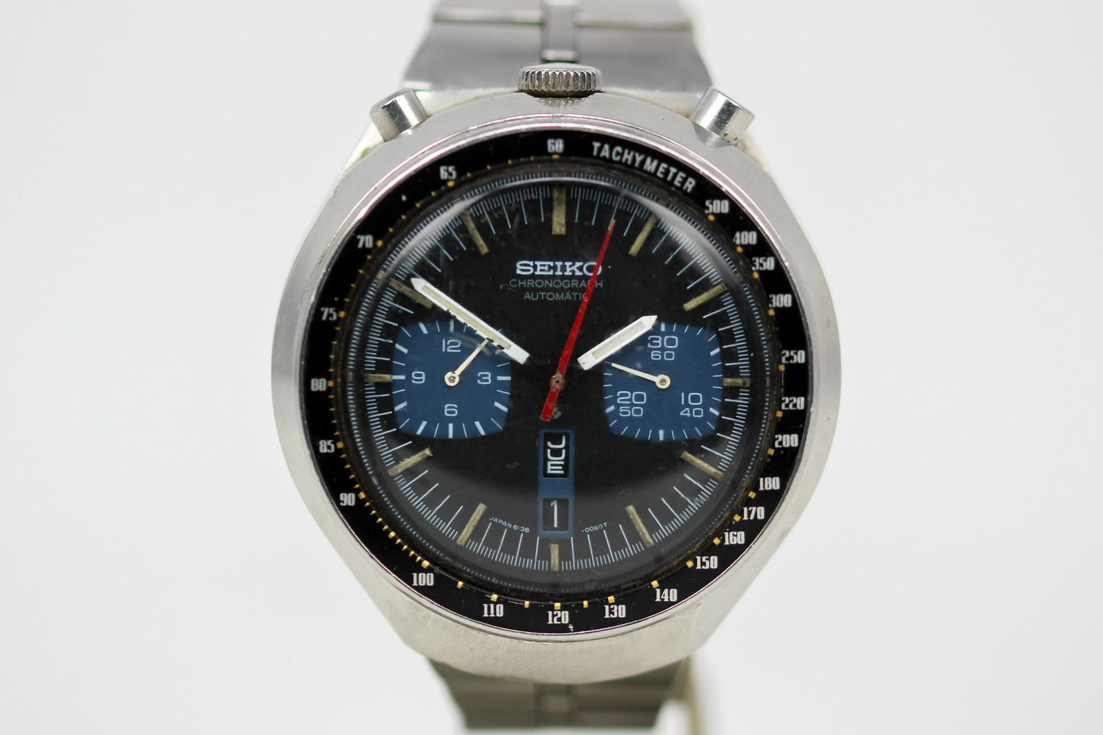 Vintage Seiko Chronograph Automatic with Day and Date Wristwatch (1 of 6)