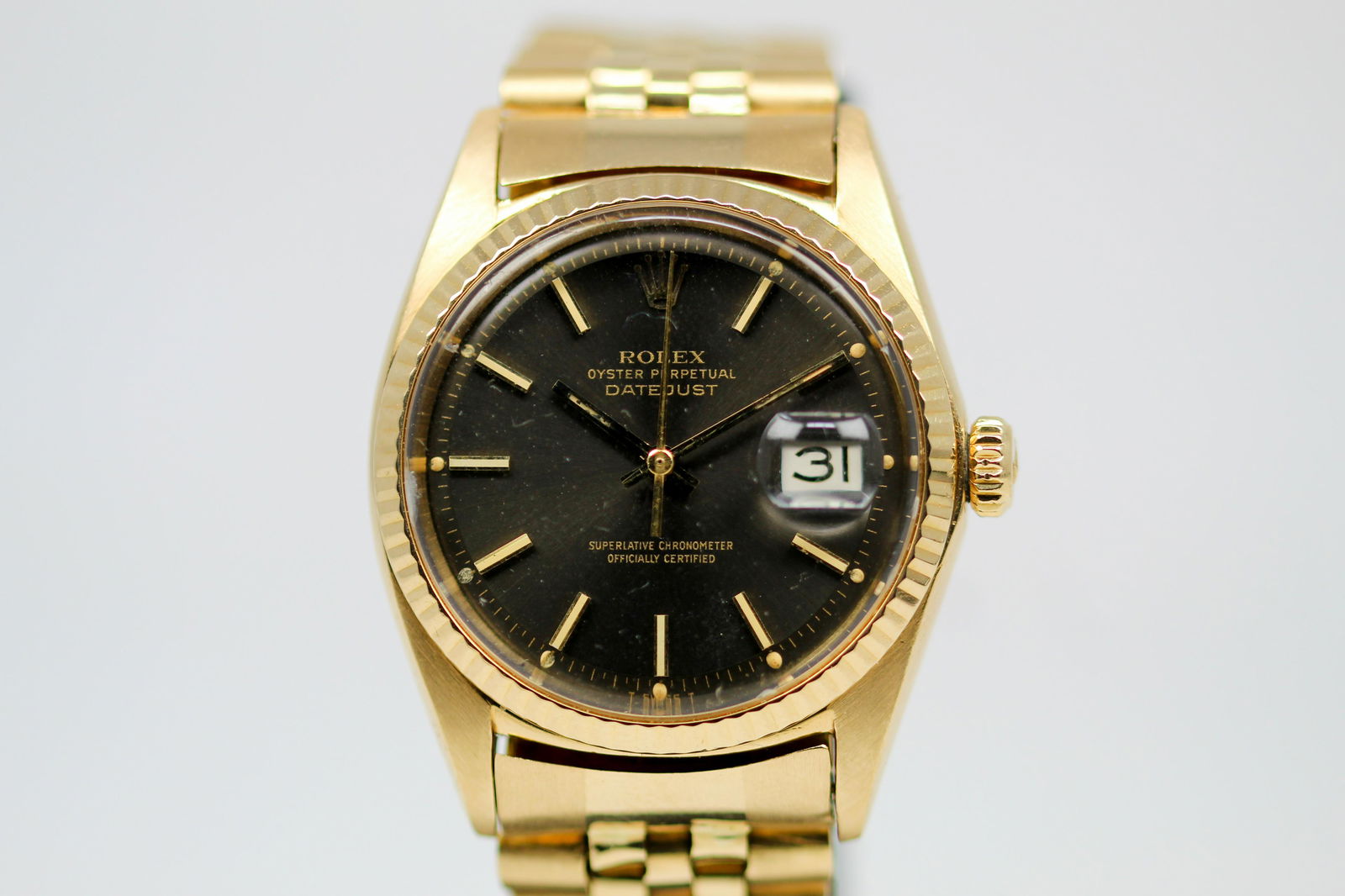 Vintage Rolex Oyster Perpetual Datejust Wristwatch in 18k Yellow Gold (1 of 8)
