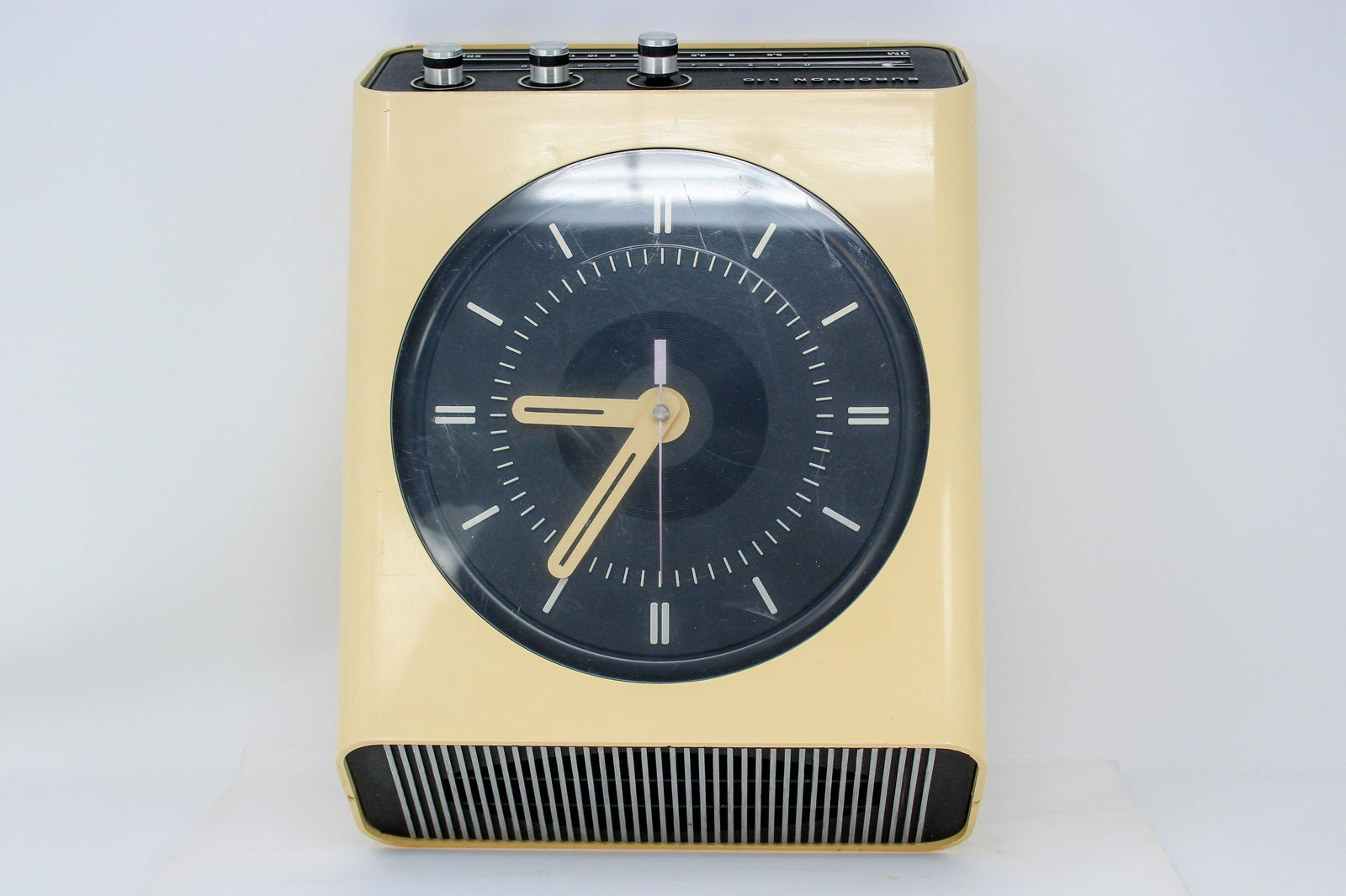 Vintage Europhon Model H10 Clock Radio (1 of 5)