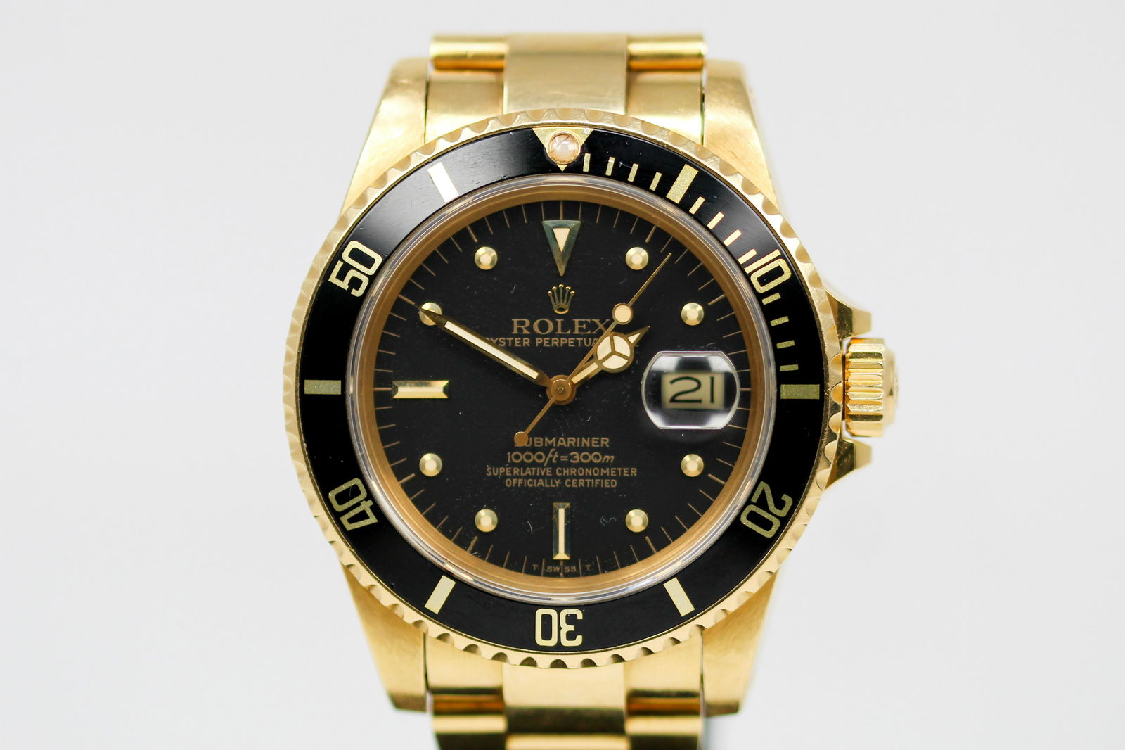 Vintage Rolex Oyster Perpetual Date Submariner Wristwatch in 18k Yellow Gold (1 of 8)