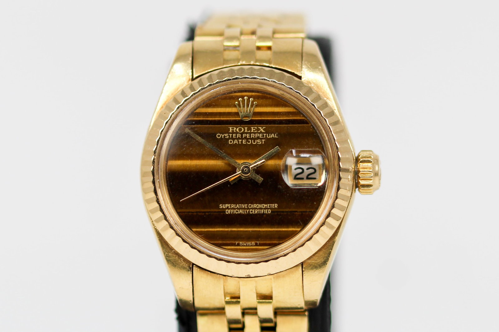 Vintage Ladies Rolex Oyster Perpetual Datejust Wristwatch in 18k Yellow Gold (1 of 8)