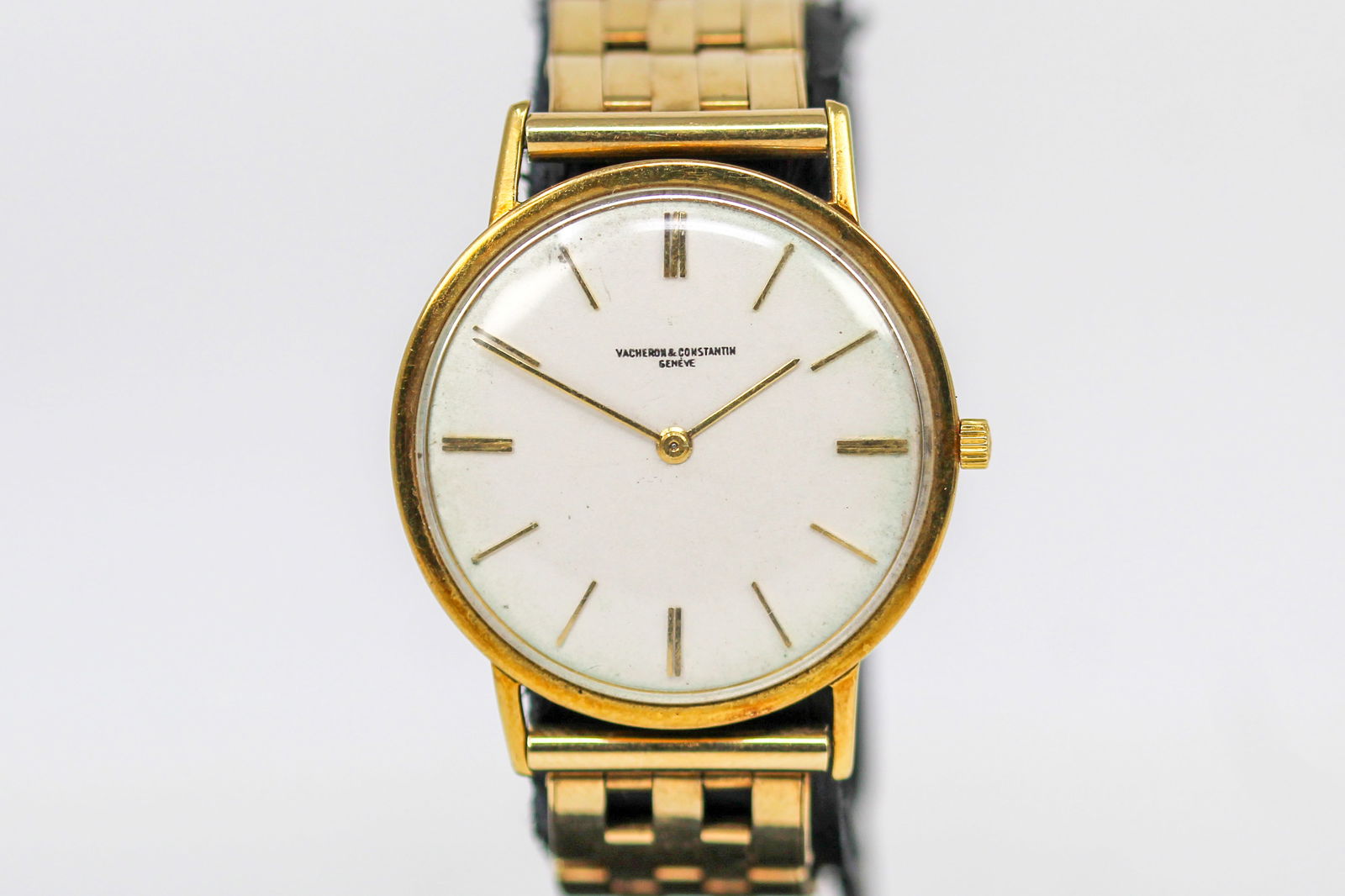 Vintage Vacheron & Constantin Geneve Wristwatch in 18k Yellow Gold (1 of 8)
