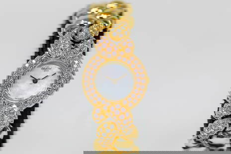 Ladies Chopard Geneve Casmir Wristwatch in 18k Yellow Gold with Factory Diamond Bezel: 18k Yellow Gold Ladies Chopard Geneve Casmir Wristwatch on 18k Yellow Gold Chopard Bracelet with Factory Diamond Bezel. 23mm diameter. Not running.