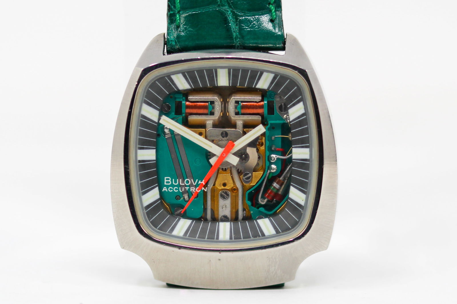Vintage Bulova Accutron Wristwatch: Stainless Steel Vintage Bulova Accutron Wristwatch. 38mm diameter. Not running. As clearly spelled out in our Auction Terms: all items sold "as is" and all sales are final. *Credit Cards Only Accepted