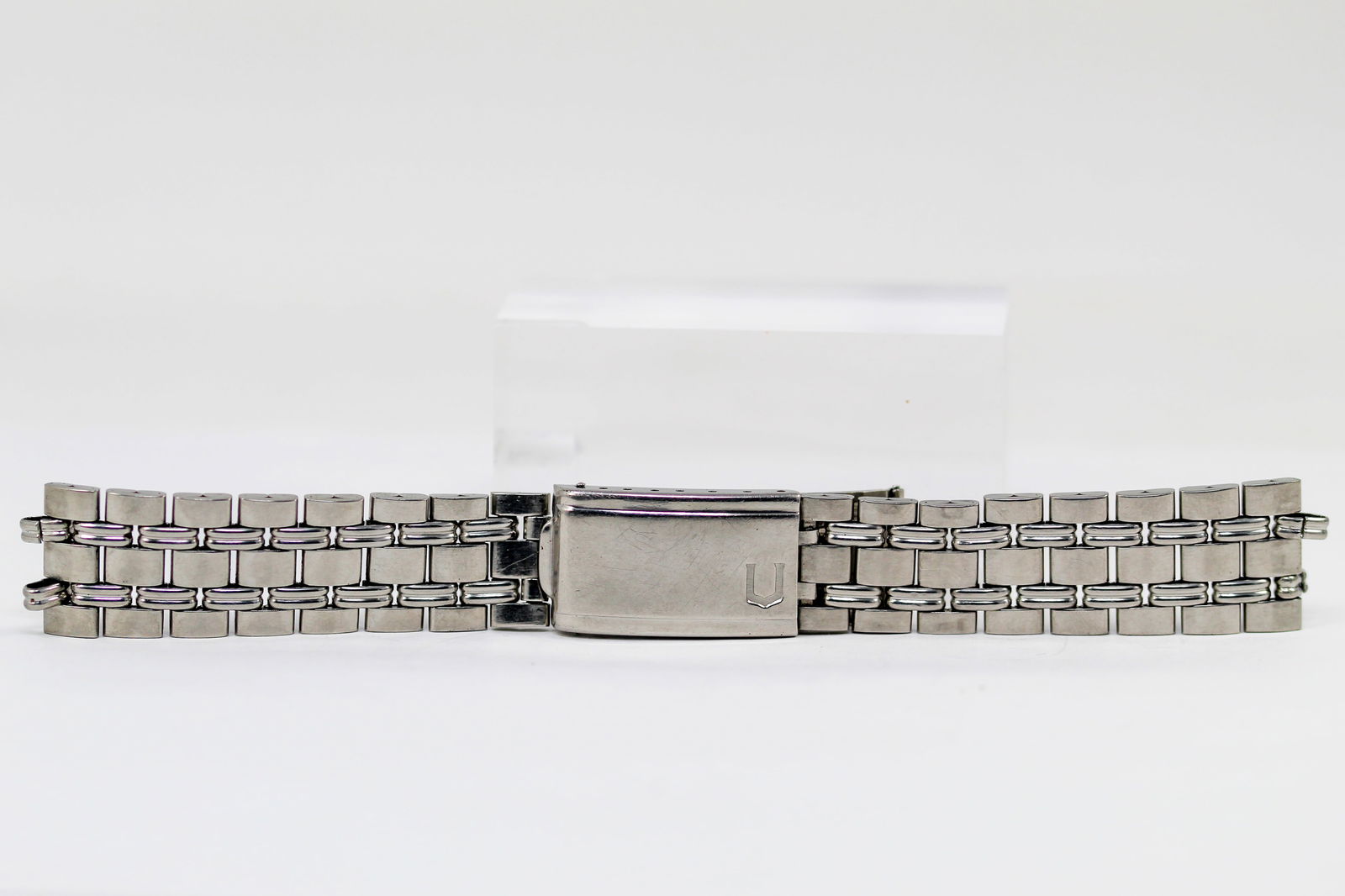 Loose Stainless Steel Vintage Universal Geneve Bracelet: Loose Stainless Steel Vintage Universal Geneve Bracelet; # 470/UT. 5.75" length. Loose watch parts.