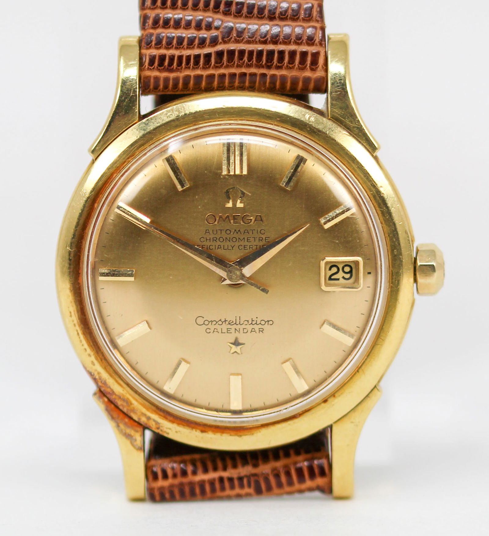 Vintage Omega Constellation Calendar with Date Wristwatch in 18k Yellow Gold (1 of 4)