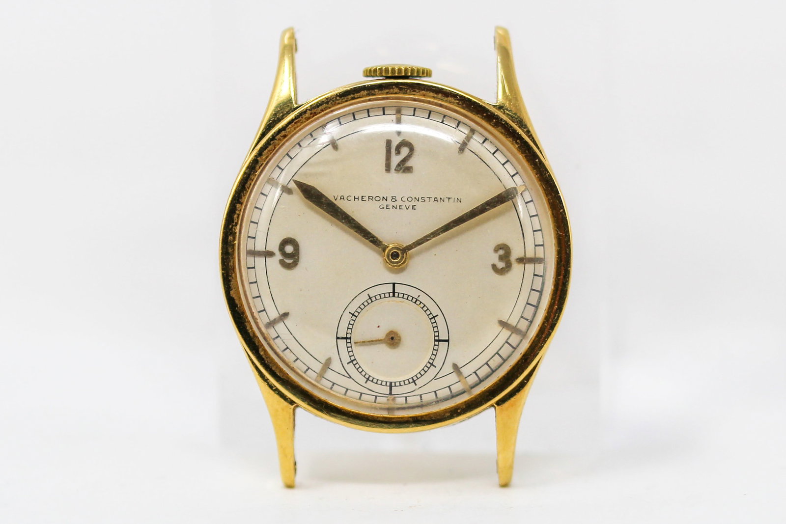 Vintage Vacheron & Constantin Geneve Wristwatch in 18k Yellow Gold: 18k Yellow Gold Vintage Vacheron & Constantin Geneve Wristwatch; Ref 263008, Serial # 394239. 29mm diameter. Not running. PLEASE NOTE: all wristwatches are sold "as-is", with no mechanical warranty or