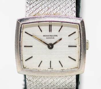 Ladies Vintage Patek Philippe Geneve Wristwatch in 18k White Gold: 18k White Gold Ladies Vintage Patek Philippe Geneve Wristwatch on 18k White Gold Patek Philippe Bracelet; Ref 3352/1, Serial # 2664627/992580. 23mm x 19mm. Running at time of cataloging. PLEASE NOTE:
