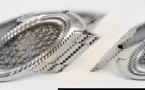 Loose Stainless Steel Vintage Universal Geneve Bracelet and Watch Case: Loose Stainless Steel Vintage Universal Geneve Bracelet and Watch Case; Ref 852101, Serial # 2828456. 36mm diameter. 5.75" length. Loose Watch parts. PLEASE NOTE: all wristwatches are sold "as-is",
