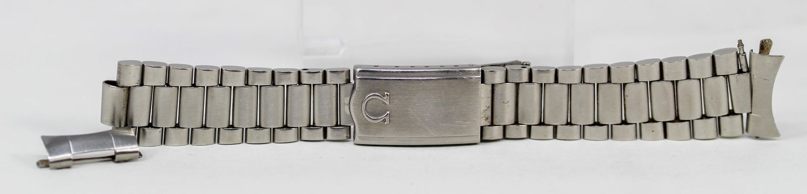 Loose Stainless Steel Vintage Omega Bracelet: Loose Stainless Steel Vintage Omega Bracelet; 31/1171/677. 5.5" length. Loose watch parts. PLEASE NOTE: all wristwatches are sold "as-is", with no mechanical warranty or guarantee. Any representation