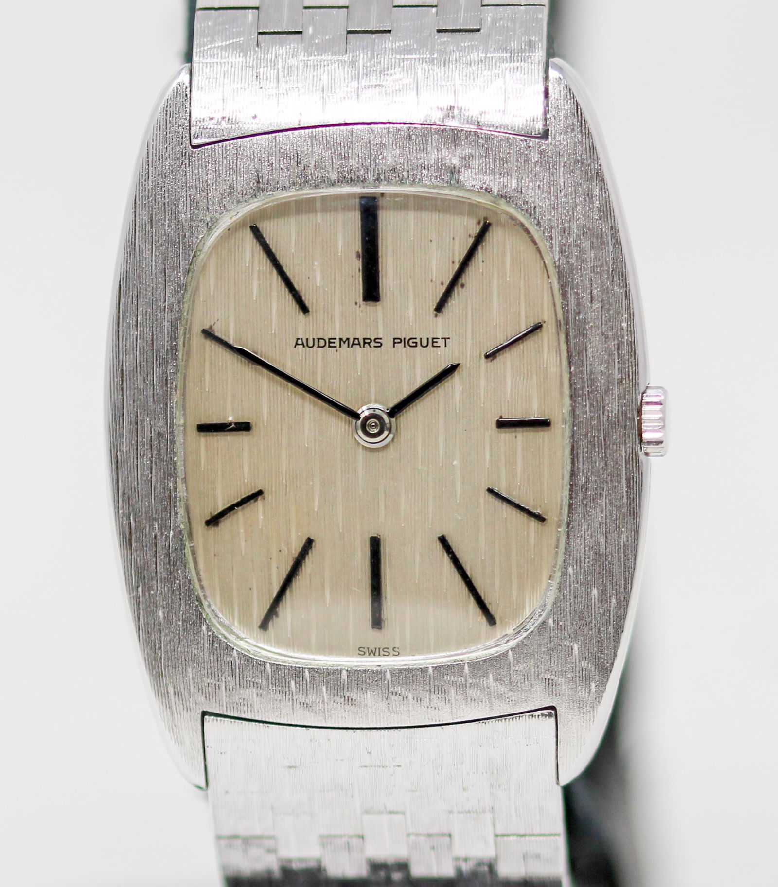 Vintage Audemars Piguet Wristwatch in 18k White Gold (1 of 8)