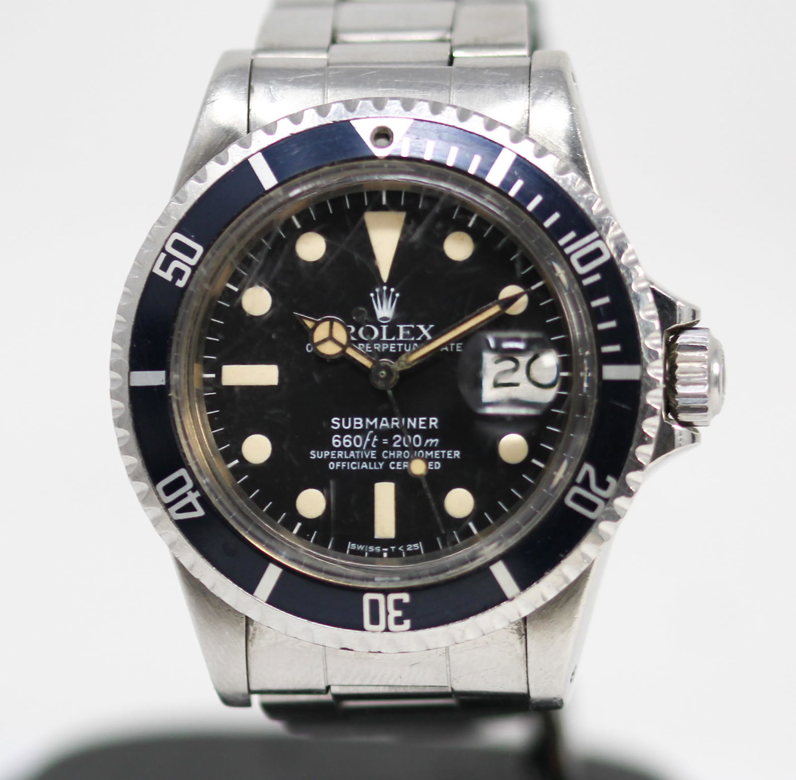 Vintage Rolex Oyster Perpetual Date Submariner Wristwatch: Stainless Steel Vintage Rolex Oyster Perpetual Date Submariner Wristwatch on Stainless Steel Rolex Bracelet; Model 1680, Serial # 5860707. 40mm diameter. Running at time of cataloging. PLEASE NOTE: al