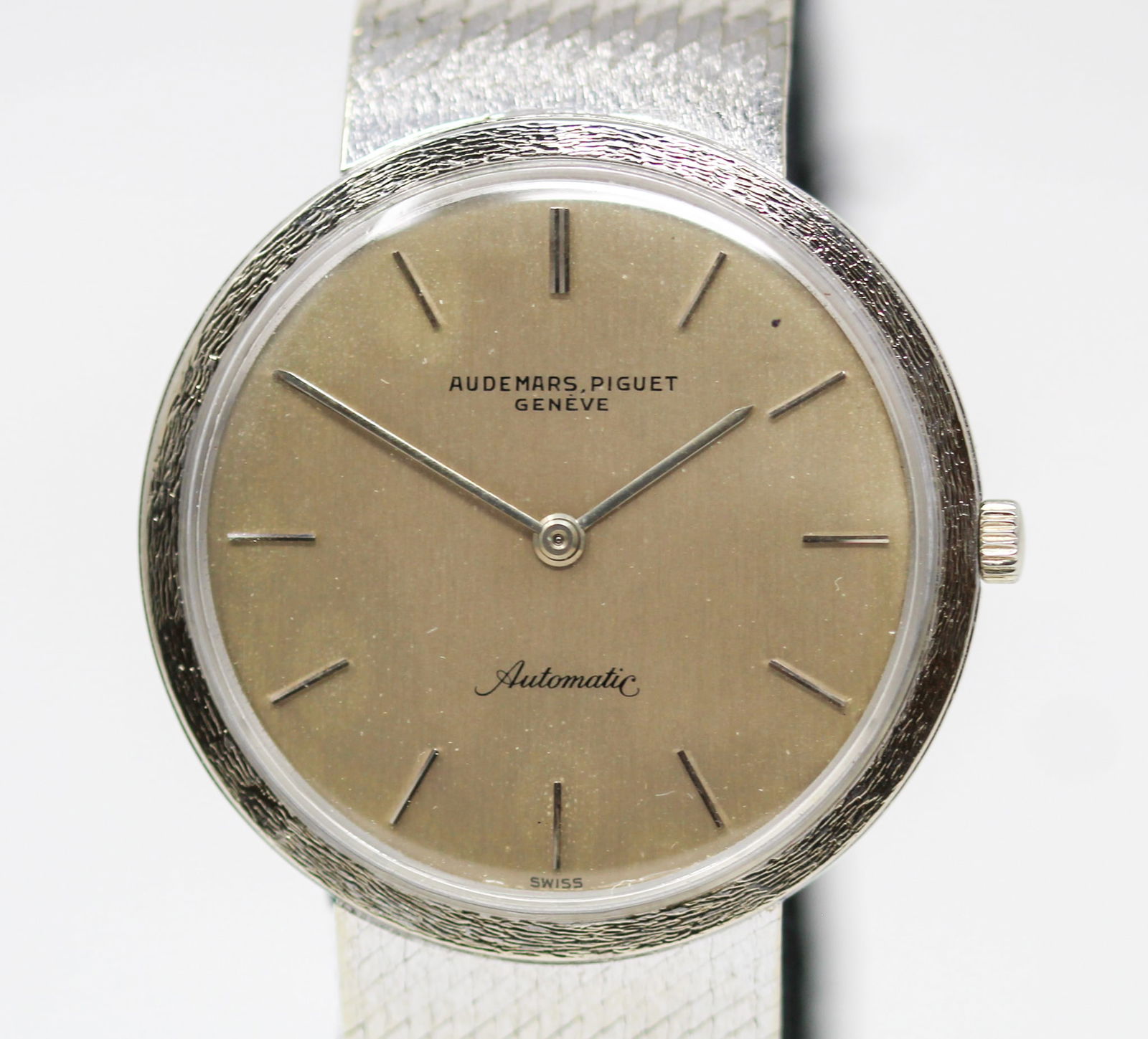 Vintage Audemars Piguet Geneve Automatic Wristwatch in 18k White Gold (1 of 8)