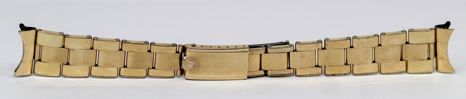 Loose Gold Plated Steel Vintage Rolex Bracelet: Loose Gold Plated Steel Vintage Rolex Bracelet. #74. 6.25" length, 18mm end link. Loose watch parts. PLEASE NOTE: all wristwatches are sold "as-is", with no mechanical warranty or guarantee. Any repre