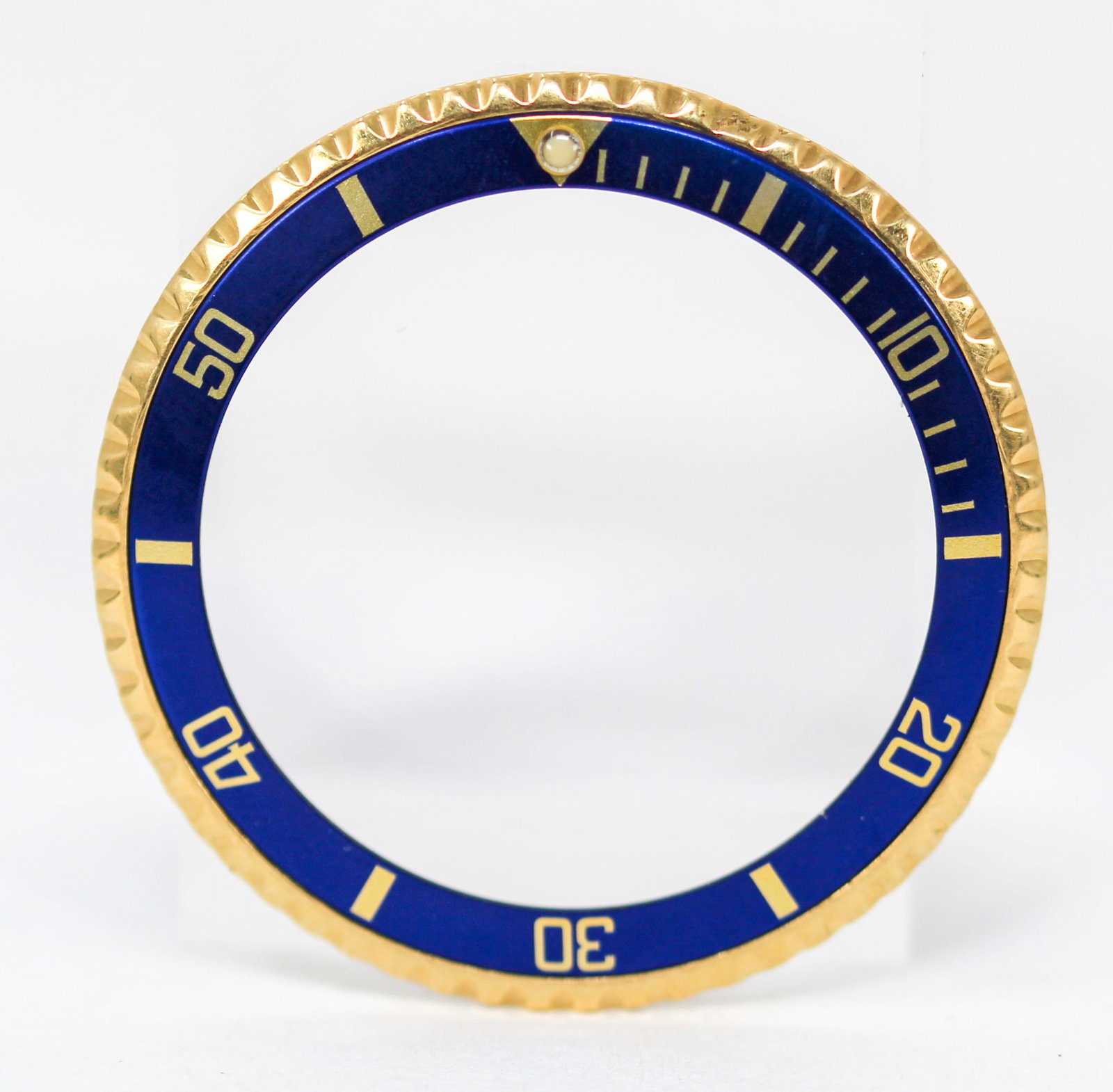 Loose Vintage Rolex Submariner Bezel: Loose Vintage Rolex Submariner Bezel. Blue bezel. 39mm diameter. Loose watch parts. PLEASE NOTE: all wristwatches are sold "as-is", with no mechanical warranty or guarantee. Any representation as to f