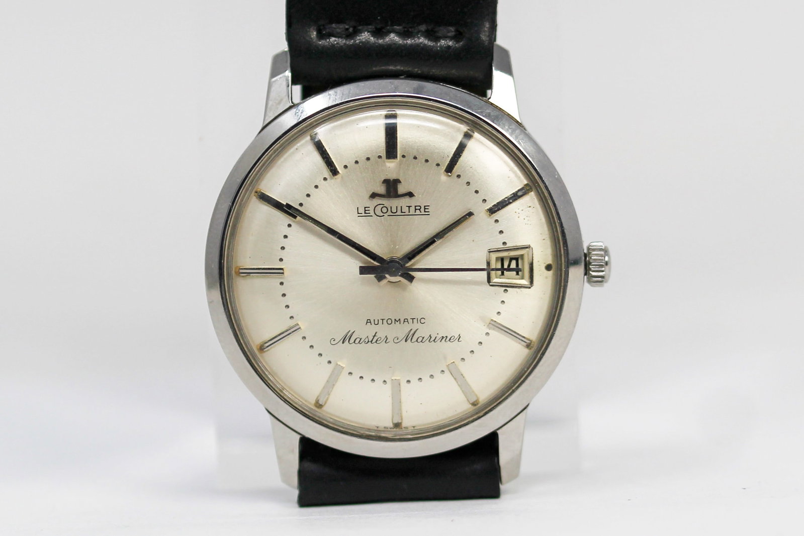 Vintage LeCoultre Master Mariner Automatic with Date Wristwatch: Stainless Steel Vintage LeCoultre Master Mariner Automatic with Date Wristwatch. 33mm diameter. Running at time of cataloging. PLEASE NOTE: all wristwatches are sold "as-is", with no mechanical warran
