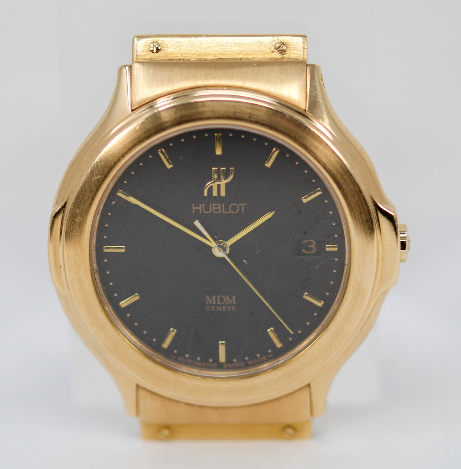 Hublot MDM Geneve with Date Wristwatch in 18k Yellow Gold