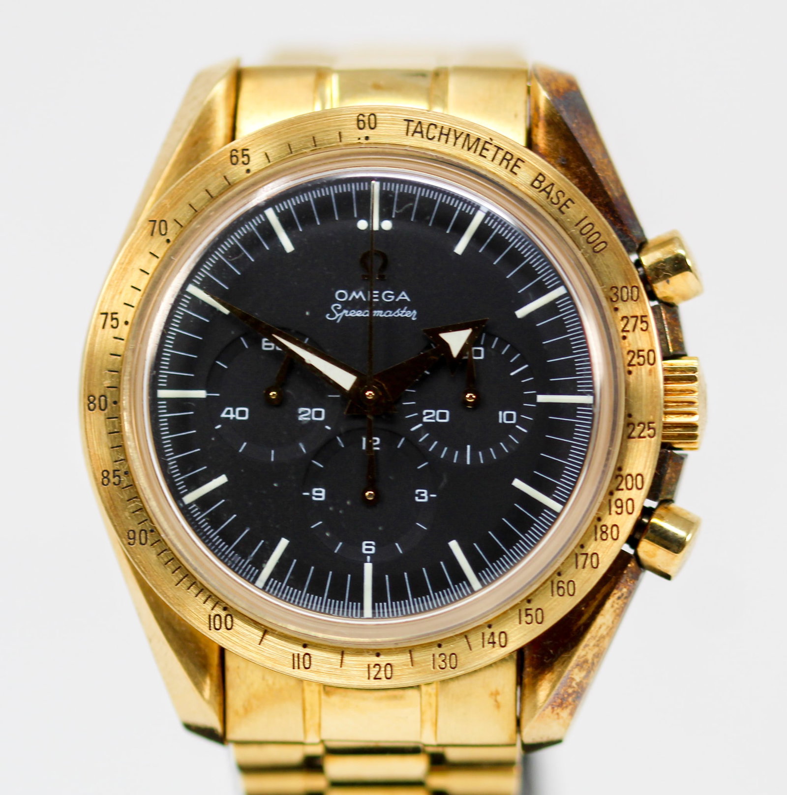 Vintage Omega Speedmaster Chronograph Wristwatch in 18kt Yellow Gold: 18kt Yellow Gold Vintage Omega Speedmaster Chronograph Wristwatch on 18kt Yellow Gold Omega Bracelet; Ref 145.0052, Serial # 48377956. Total weight: 172g. 42mm diameter. Running at time of cataloging.