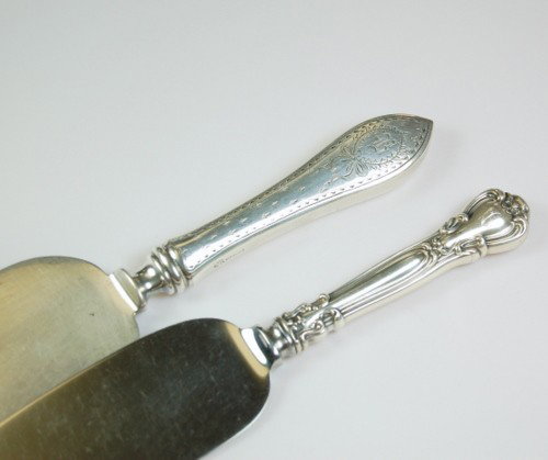 TWO ANTIQUE PIE LIFTER SERVING PIECES STERLING SILVER H: TWO ANTIQUE PIE LIFTERS with STERLING SILVER Handles. They range in size from 10 inches to 9 1/4 inches and they are engraved with a B. One is marked 'GORHAM STERLING' and one is Hallmarked '925 STERL