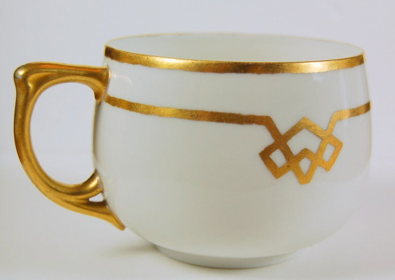 VINTAGE LIMOGES TEA CUP SAUCER GOLD HAVILAND FRANCE: This is a VINTAGE LIMOGES GOLD Trimmed Tea Cup and Saucer. It measures 5.5 inches in diameter, and it is Hallmarked 'HAVILAND FRANCE' and there is a Gold 'ED' as well.