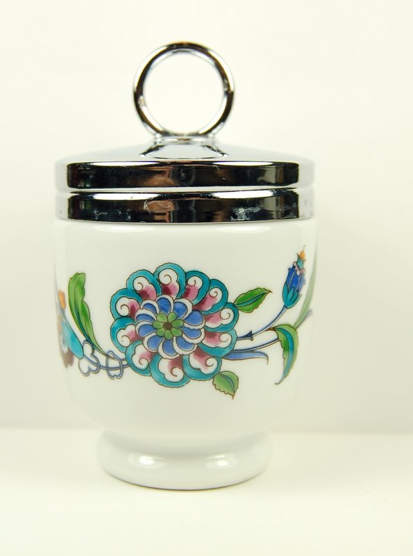 VINTAGE ROYAL WORCESTER PORCELAIN EGG CODDLER CHROME LI: This Vintage ROYAL WORCESTER Egg Coddler is in excellent condition with no damage to note - looks to have never been used. (c. 1931-1950) I do not know the name of the pattern but it is quite beautifu