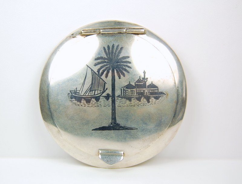 VINTAGE SILVER COMPACT NIELLO CIRCA 1945 (48111): This Vintage Silver Compact has NIELLO Decoration on the front and the back. The Niello Silver Compact is 3 inches in diameter. and it weighs 83 GRAMS and it dates to 1945. I believe it was made in Si