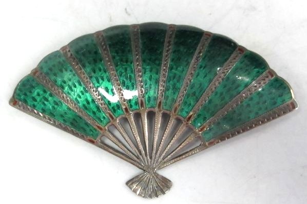 ANTIQUE ART DECO PIN STERLING SILVER FAN SHAPE GREEN: This Antique ART DECO Pin is STERLING SILVER and shaped like a FAN. It measures 2.75 inches across and it features stunning Green Enameling. (The White you see in photo is just a REFLECTION from the c