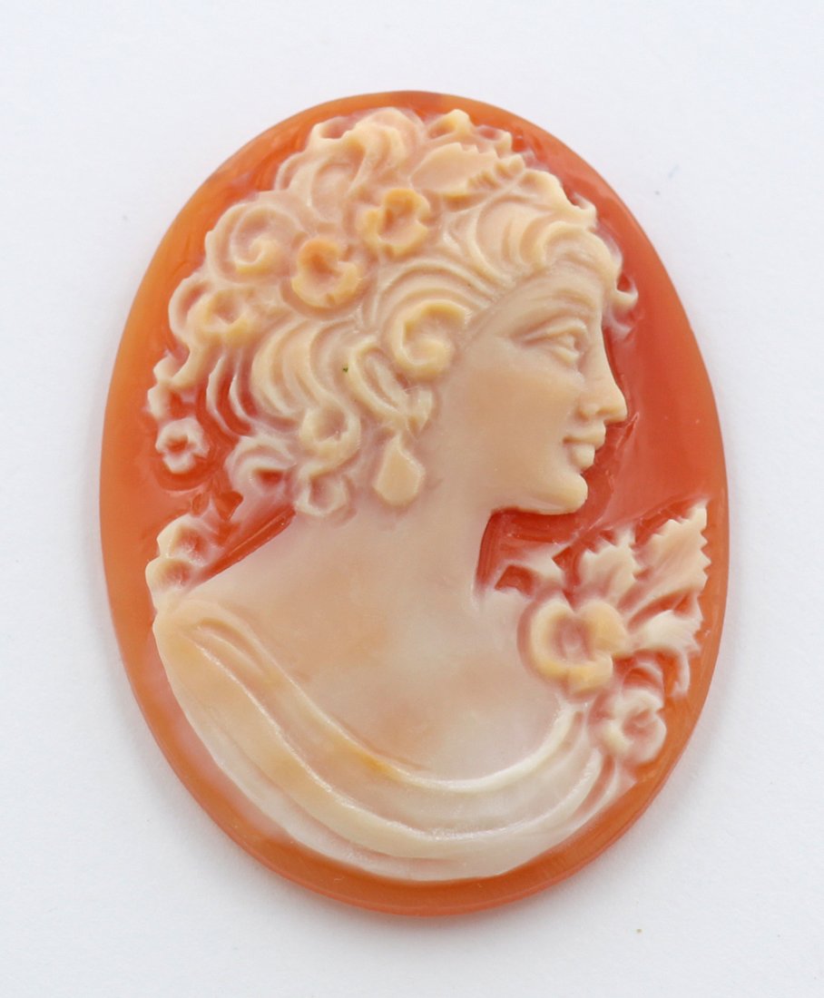 HAND CARVED ITALIAN SHELL CAMEO 34MM X 25MM LOOSE CAMEO: This Oval Hand Carved Italian Shell Cameo measures 34mm x 25mm (there are 25mm in one inch)