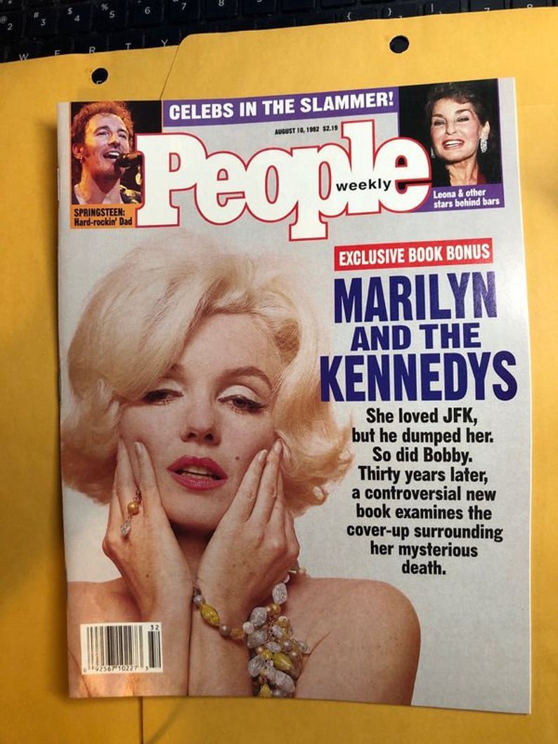 People Weekly August 1992 Edition Marilyn Monroe Cover: People Weekly August 1992 Edition Marilyn Monroe Cover Magazine In Vg Condition. No Reserve Bid & No Buyers Premium. In House Shipping Priority Mail Standard Flat Rate.