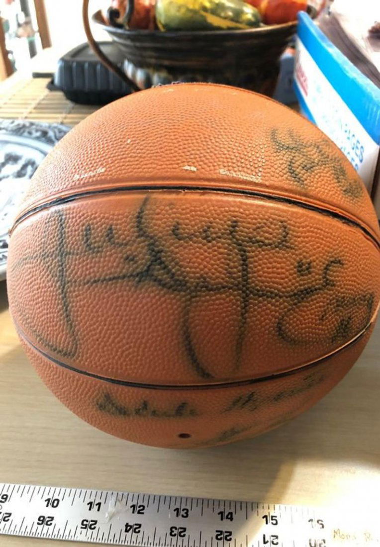 Vintage Julius Erving & Teammates Signed Basketball (1 of 9)