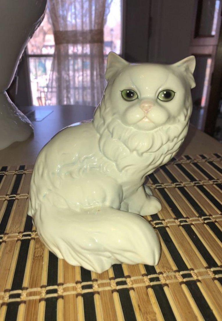 Vintage Goebel 5-3/4” Tall White Cat From an Estate: Vintage Goebel 5-3/4” Tall White Cat From an Estate as Pictured Vg Condition. No Reserve Bid & No Buyers Premium. Local Pickup or Shipping by the UPS Store only.