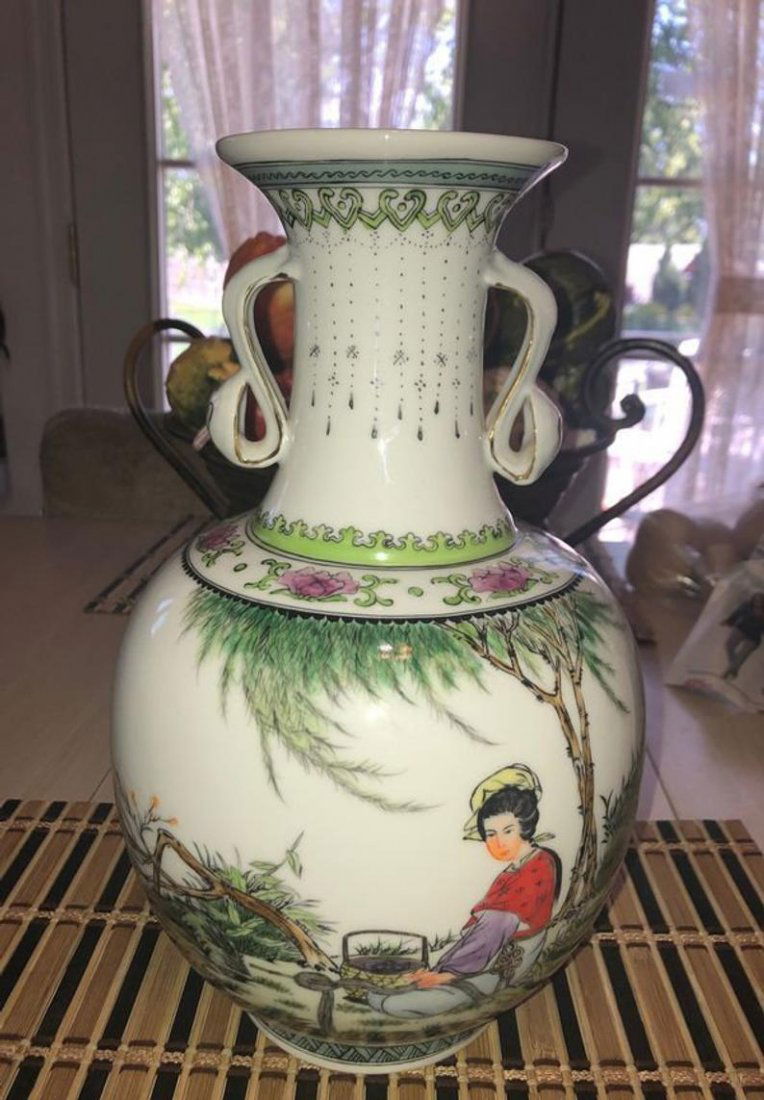 Vintage Asian Double Handle 11-3/4” Tall Vase Preowned (1 of 9)