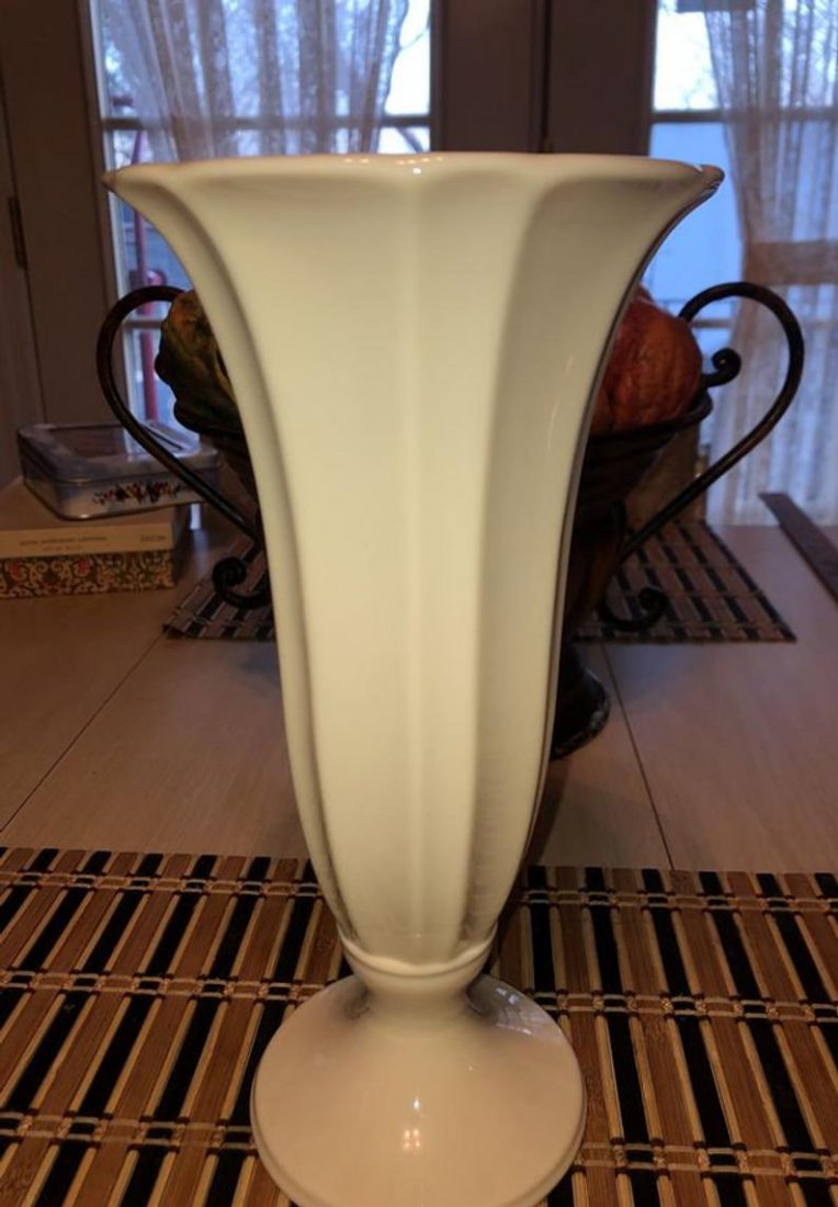 Lenox Prototype Signed Vase Approved 4/27/2005 10-1/2”: Lenox Prototype Signed Vase Approved 4/27/2005 10-1/2Â” Tall In Vg Condition as Pictured. No Reserve Bid & No Buyers Premium. Shipping $12.00 Payment Forms Accepted; Bank Wires(Routing & Account Nu