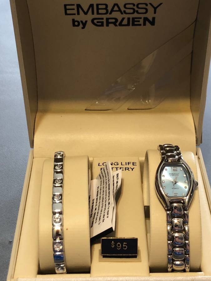 Embassy by Gruen Ladies Wristwatch Never Used Preowned: Embassy by Gruen Ladies Wristwatch Never Used Preowned from an Estate. Watch is Quartz and Needs a Battery. Shipping $5.00