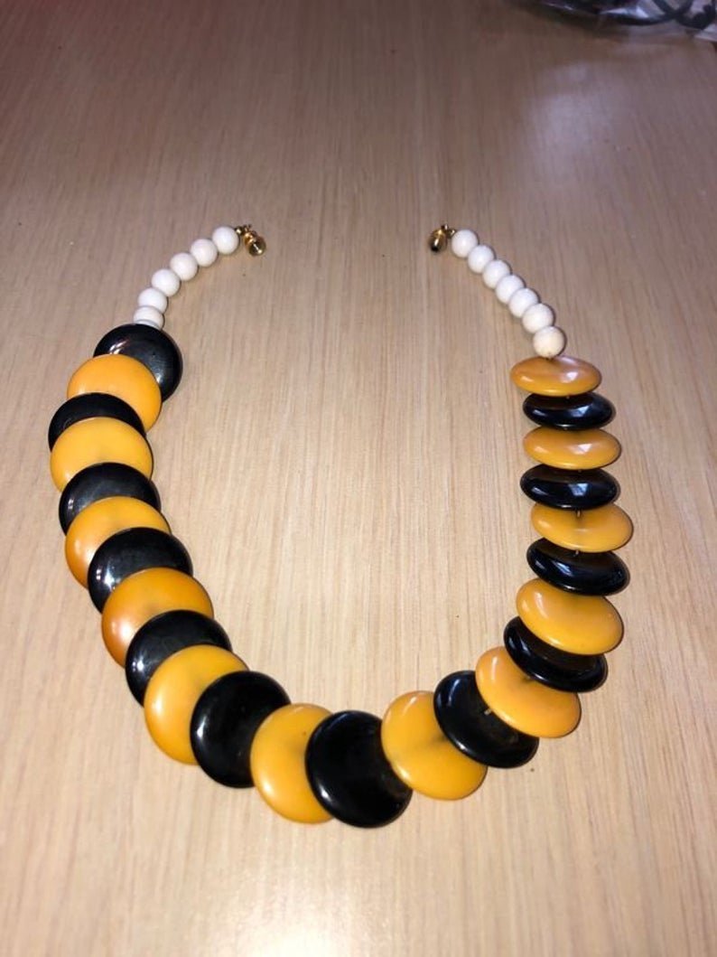 Vintage Bakelite Disc Necklace 15-1/2” Preowned....: Vintage Bakelite Disc Necklace 15-1/2” Preowned From an Estate In Vg Condition. Shipping $5.00