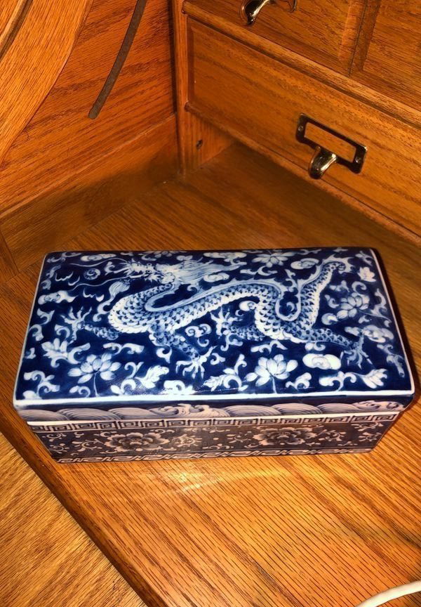 Very Rare Blue & White 6 Character Mark Dragon Box (1 of 10)