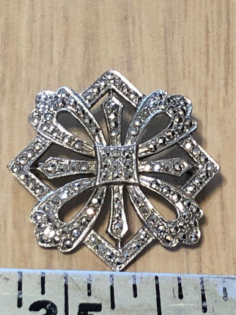 Vintage Sterling Silver Marcasite Pin Preowned...: Vintage Sterling Silver Marcasite Pin Preowned from an Estate. No Reserve Bid & No Buyers Premium. Shipping $5.00