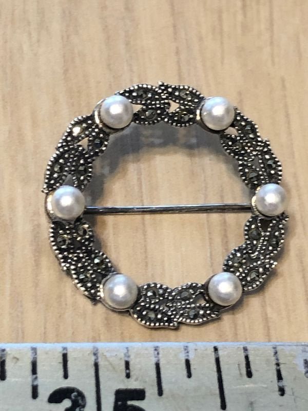 Vintage Sterling Silver Marcasite Wreath Pin Preowned..: Vintage Sterling Silver Marcasite Wreath Pin Preowned from an Estate. No Reserve Bid & No Buyers Premium. Shipping $5.00