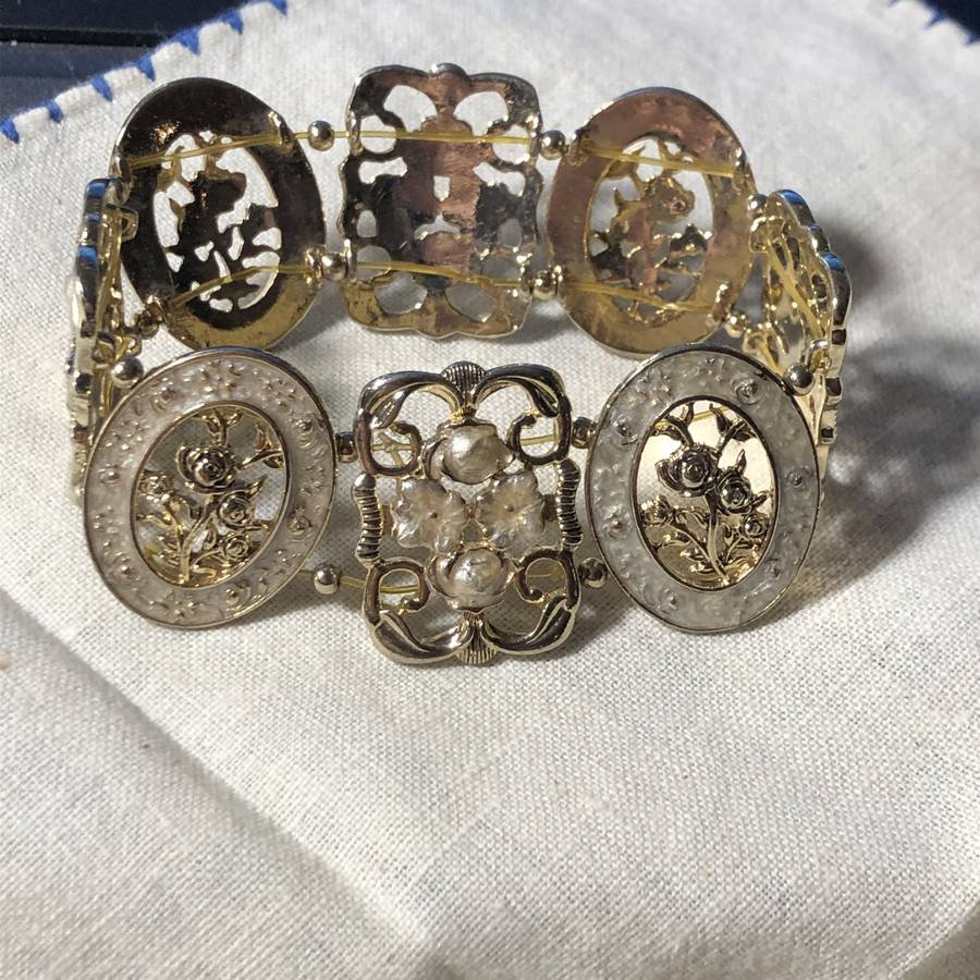 Estate Enameled Flower Stretch Fashion Bracelet as Picd (1 of 3)