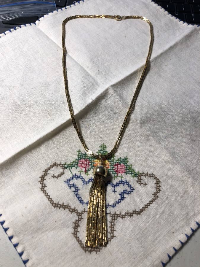 Estate Goldtone Necklace w/Tassel Pendant 17.5"...: Estate Goldtone Necklace w/Tassel Pendant 17.5" Preowned in Very Good Never Worn Condition as Pictured. Shipping $5.00