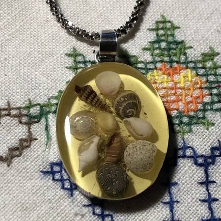 Estate Sterling Silver 19" Fashion Necklace & Pendant..: Estate Sterling Silver 19" Fashion Necklace & Pendant with Encased Mini Shells Etc. Preowned in Good Condition as Pictured. Shipping $5.00