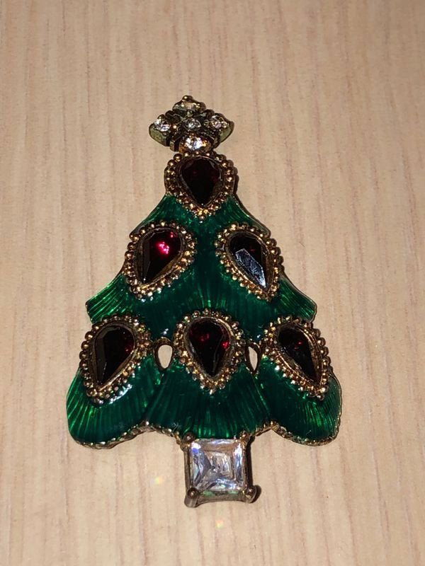 Vintage Scarce Early Monet Christmas Tree Pin 2-1/2”: Vintage Scarce Early Monet Christmas Tree Pin 2-1/2” Tall In Vg Condition. Shipping $5.00