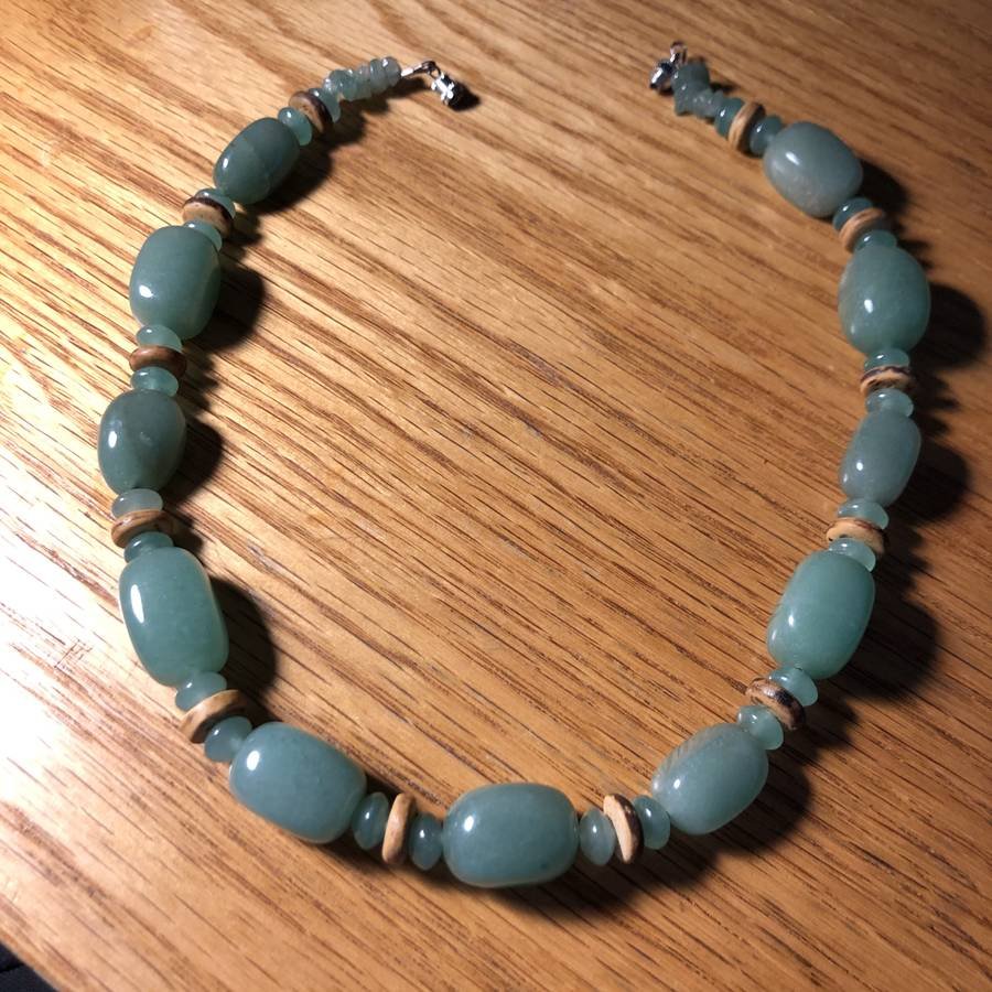 Estate Jadeite 17" Large Bead Necklace In Very Good..: Estate Jadeite 17" Large Bead Necklace In Good Preowned Condition. Shipping $5.00