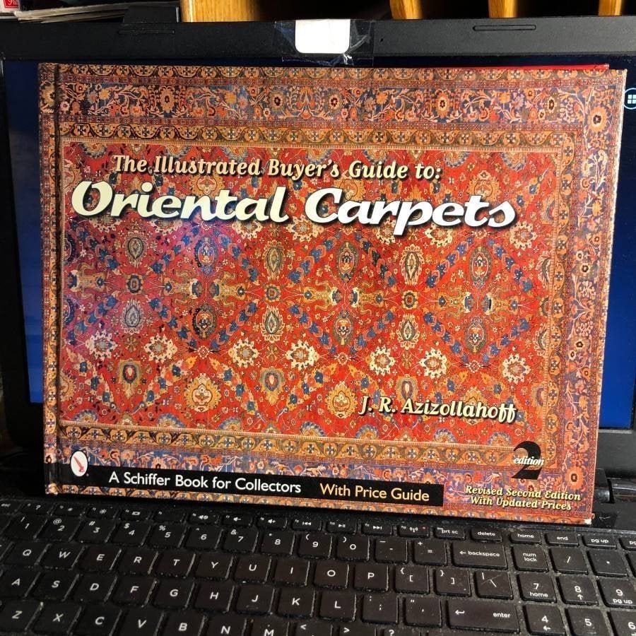 Illustrated Buyers Guide to Oriental Carpets Hardcover (1 of 6)