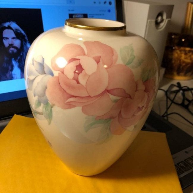 Lenox Estate Chatsworth Flower Vase 7-1/2" Tall in VG: Lenox Estate Chatsworth Flower Vase 7-1/2" Tall in VG Condition. Domestic Shipping $15.00