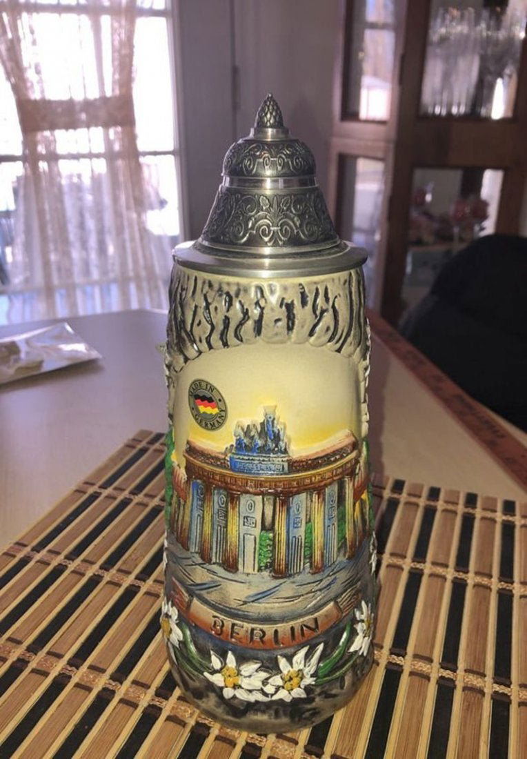 Special KING Hand Painted Limited Edition .5 L Beer... (1 of 10)