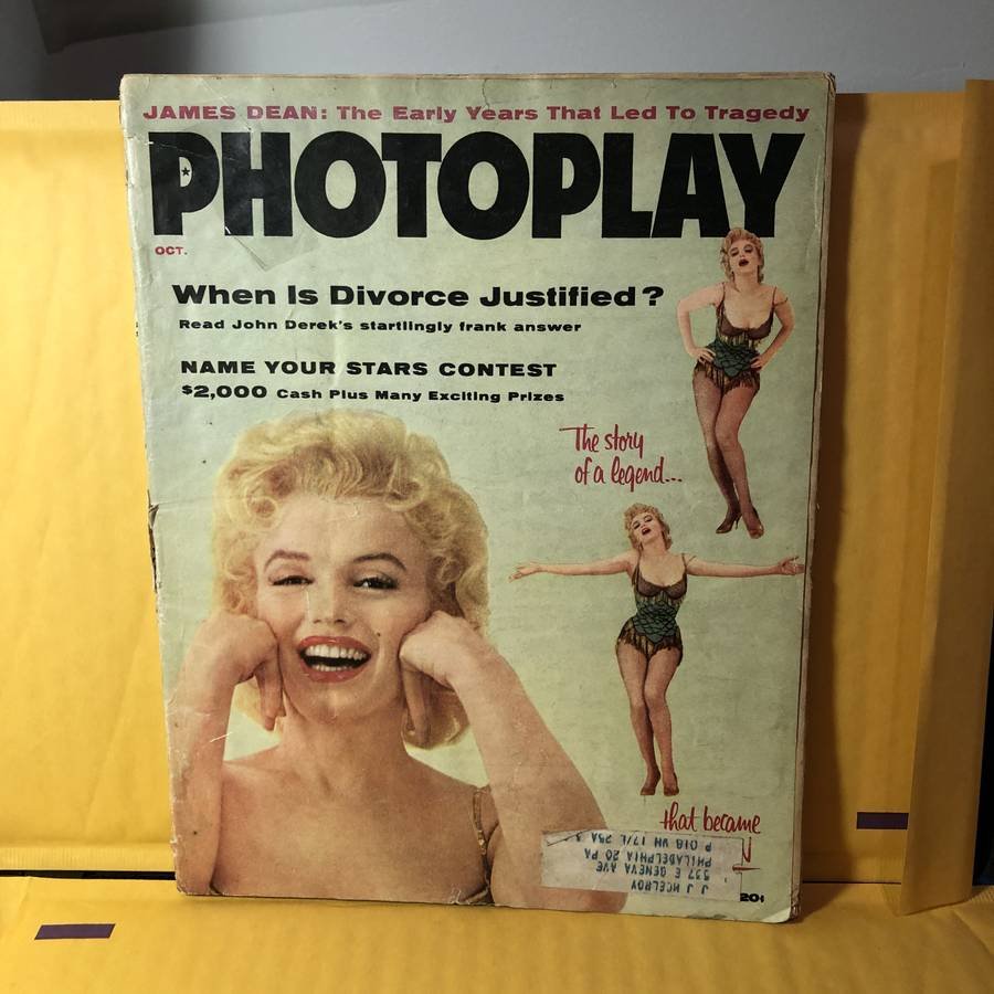 MARILYN MONROE Edition PHOTOPLAY OCTOBER/1956 Magazine: MARILYN MONROE Edition PHOTOPLAY OCTOBER/1956 Magazine Preowned in POOR-ACCEPTABLE Condition as Pictured. Domestic Shipping $8.00 On Multiple Magazines Won the Postage will Combined or Adjusted when I