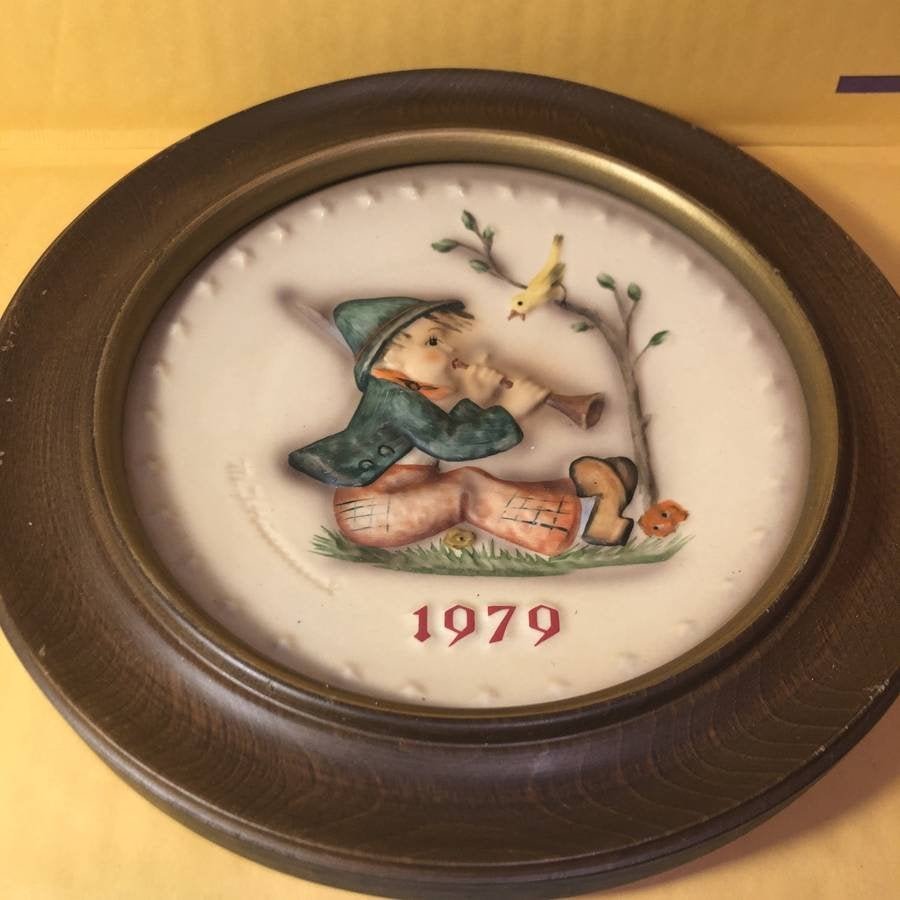 Hummel Plate 1979 Collectors Plate Mounted in a Wooden (1 of 4)